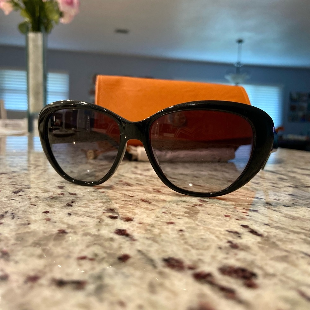 Tory Burch Sunglasses with case